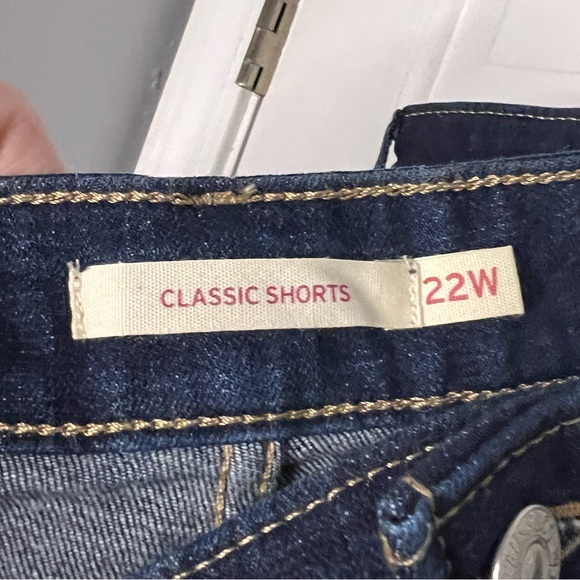 NWT Levi’s Mid-Length Shorts in Lapis Royal Size 22 - Picture 5 of 5